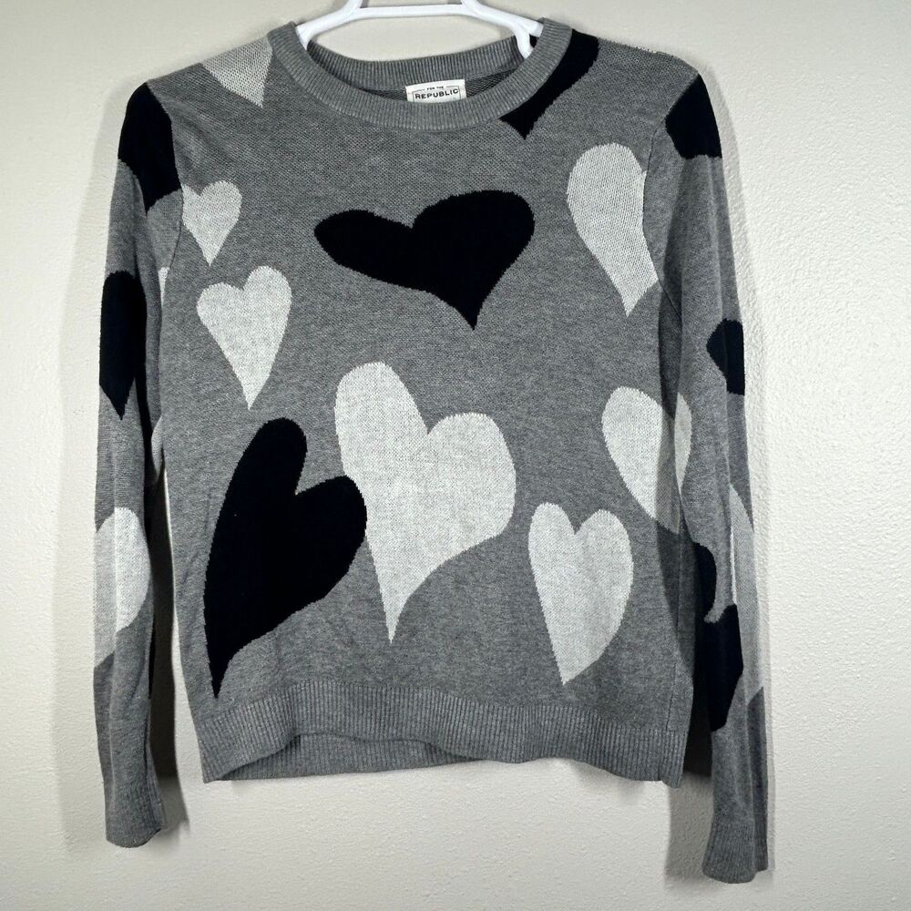 For The Republic Sweater Womens XL Gray Heart Print Long Sleeve Knit Crewneck